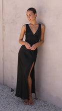 Load image into Gallery viewer, Billy J - Taylor Maxi in Black